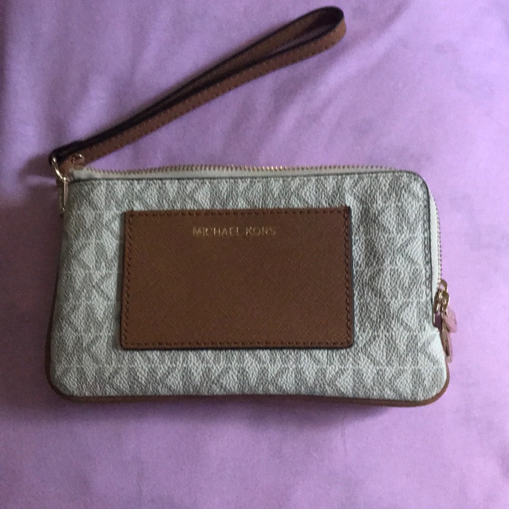 Small double zip wallet with two card slots
